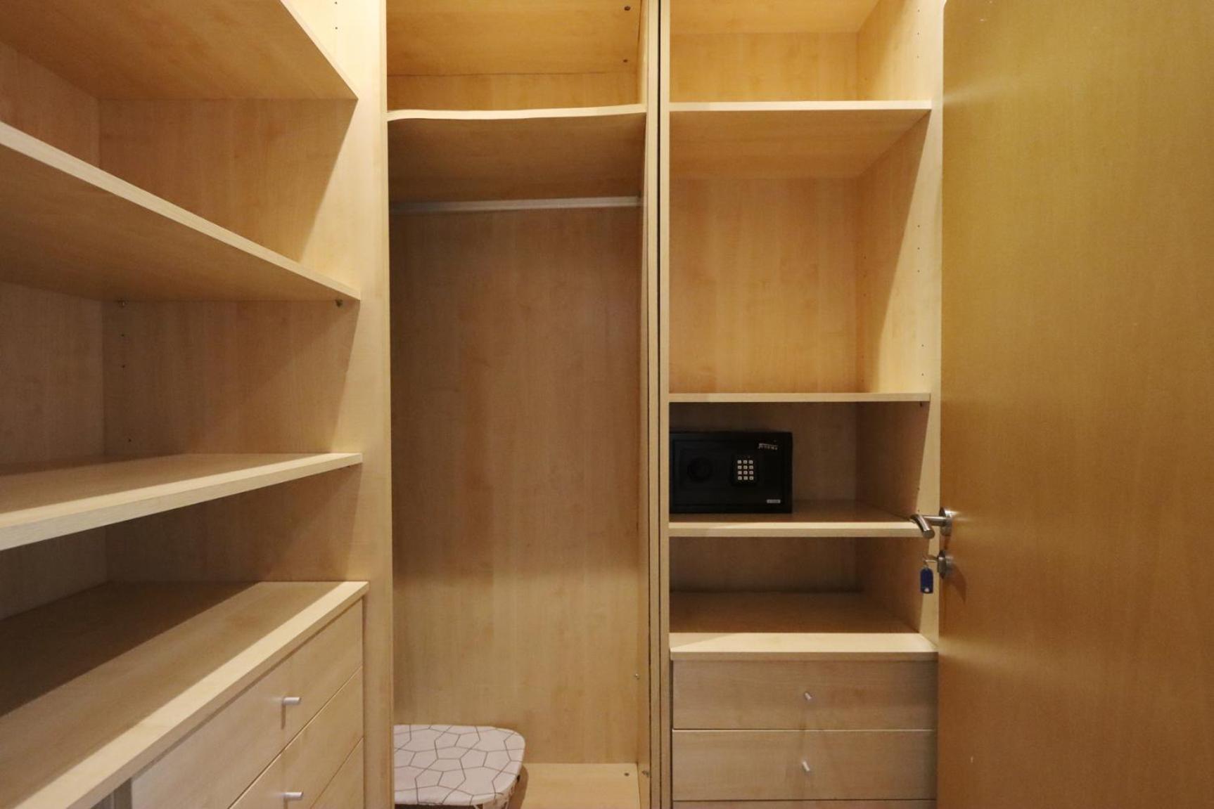 Spacious 1 Bedroom In Shoreline Near Palm Mall Dubai