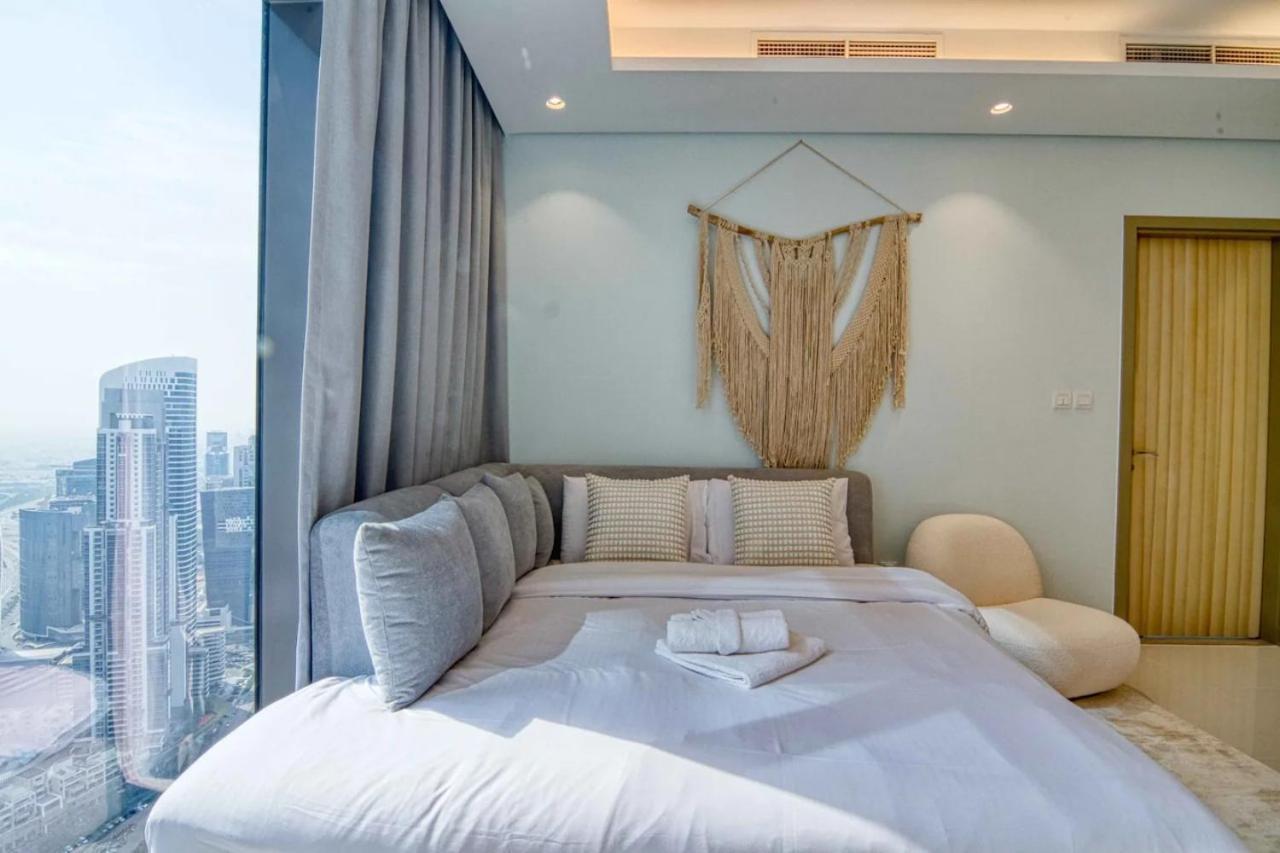 Burj View 64th Floor Infinity Pool - Corner Unit Apartment *