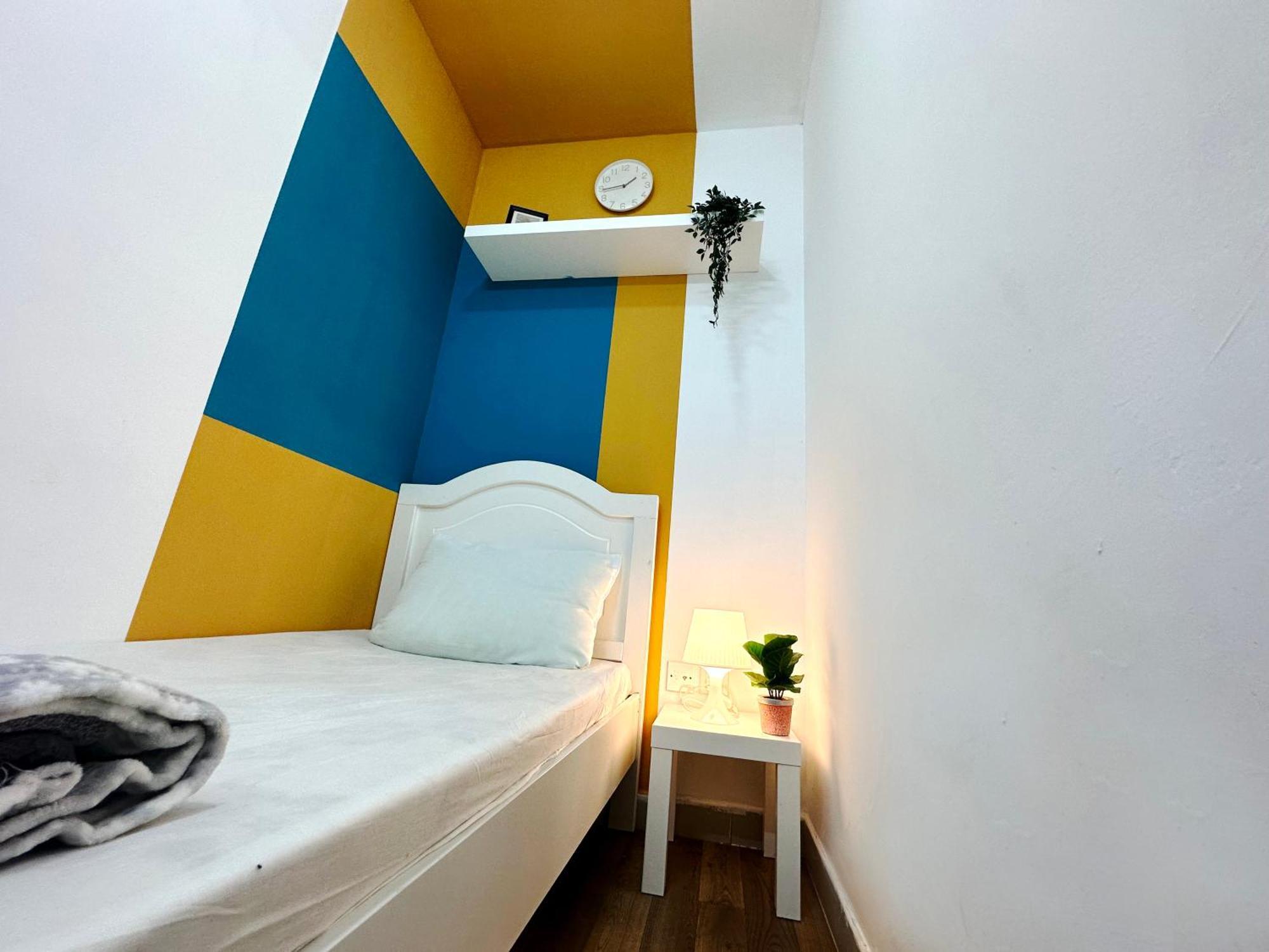 Homestay Decent Partition In Barsha Heights Near Metro