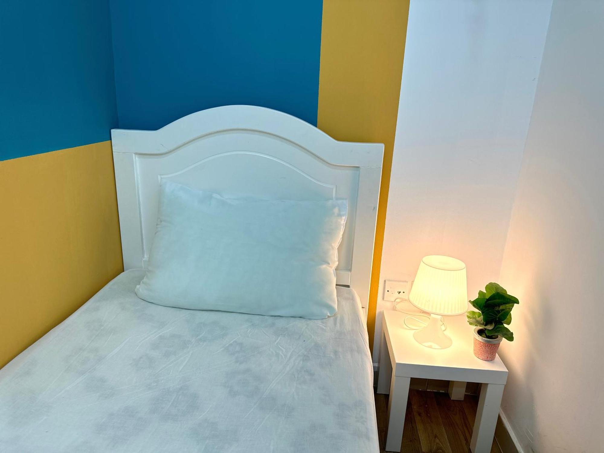 Homestay Decent Partition In Barsha Heights Near Metro