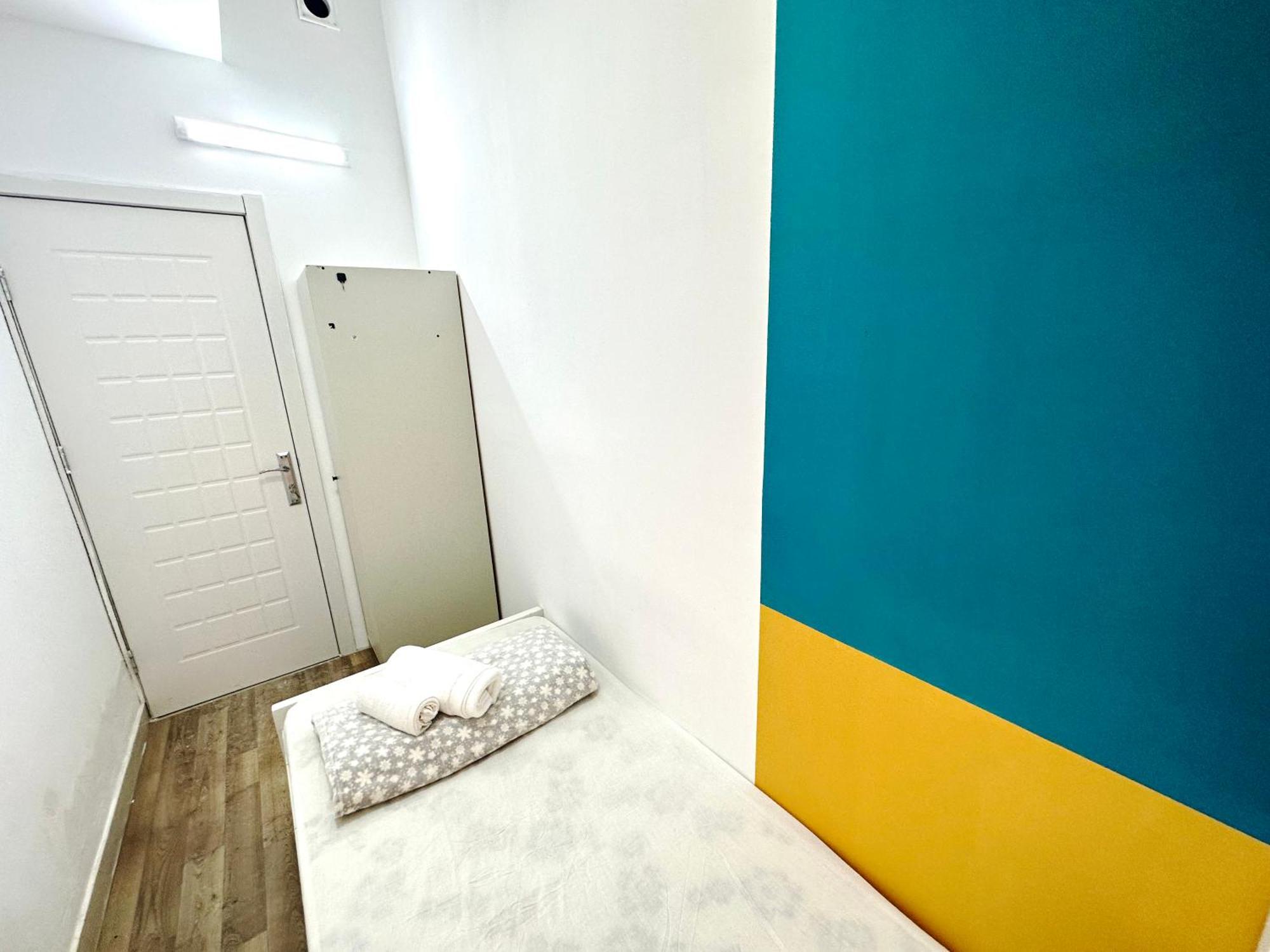 Decent Partition In Barsha Heights Near Metro Homestay
