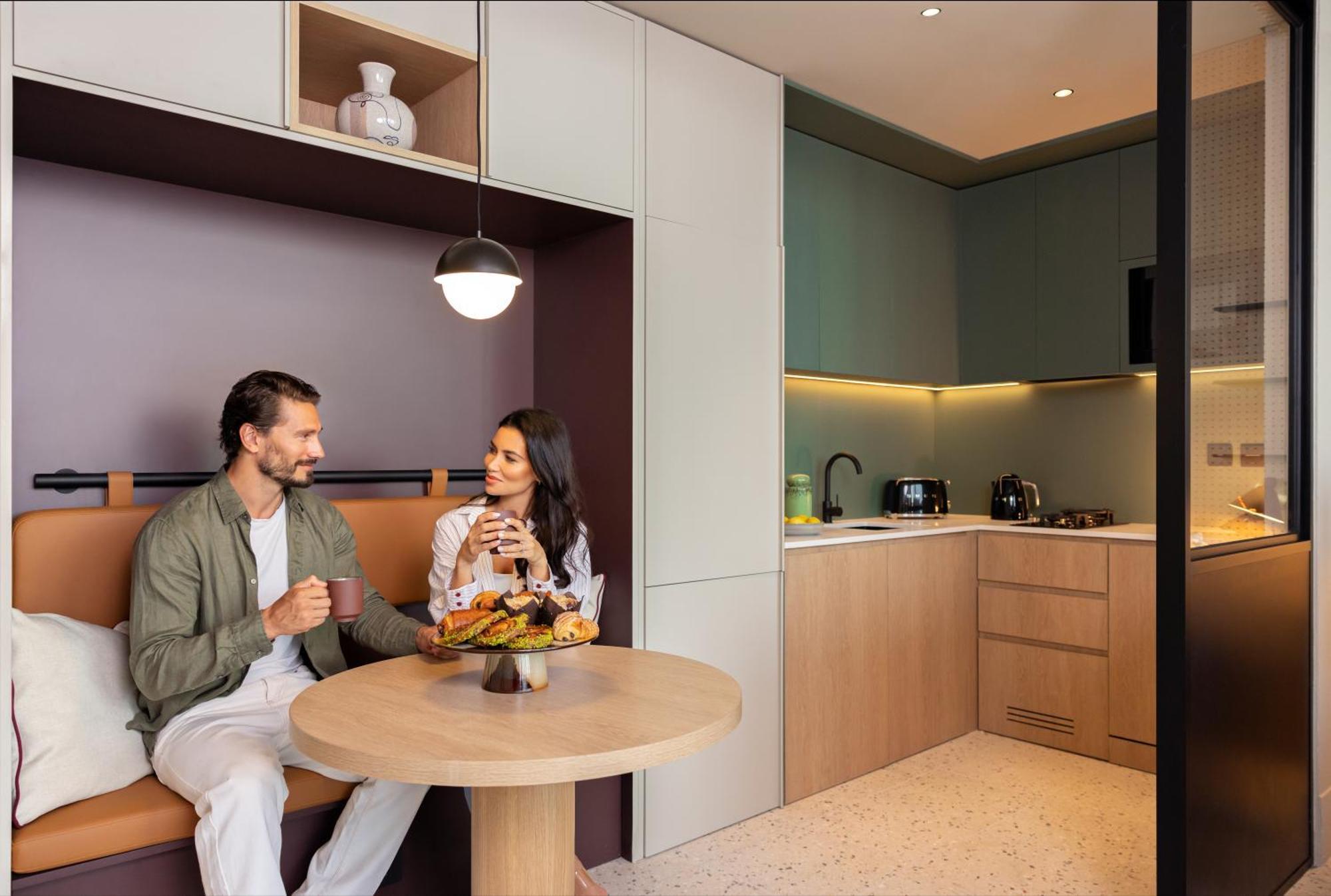 Upside Living Downtown Business & Leisure Apartment