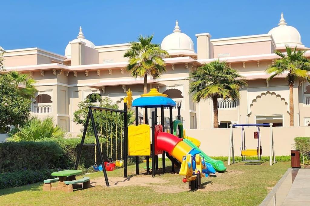 And Poolside Await Chill And Relax Getaway *