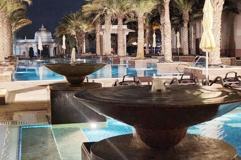 And Poolside Await Chill And Relax Getaway *