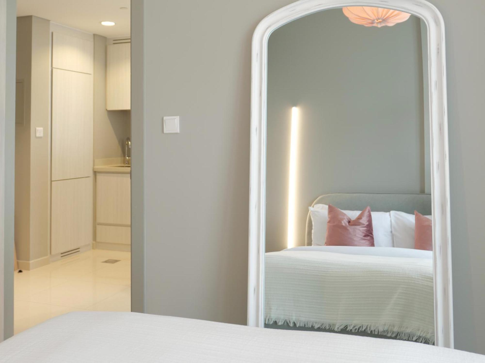 Designed Burj Khalifa View 1br Apartment Dubai