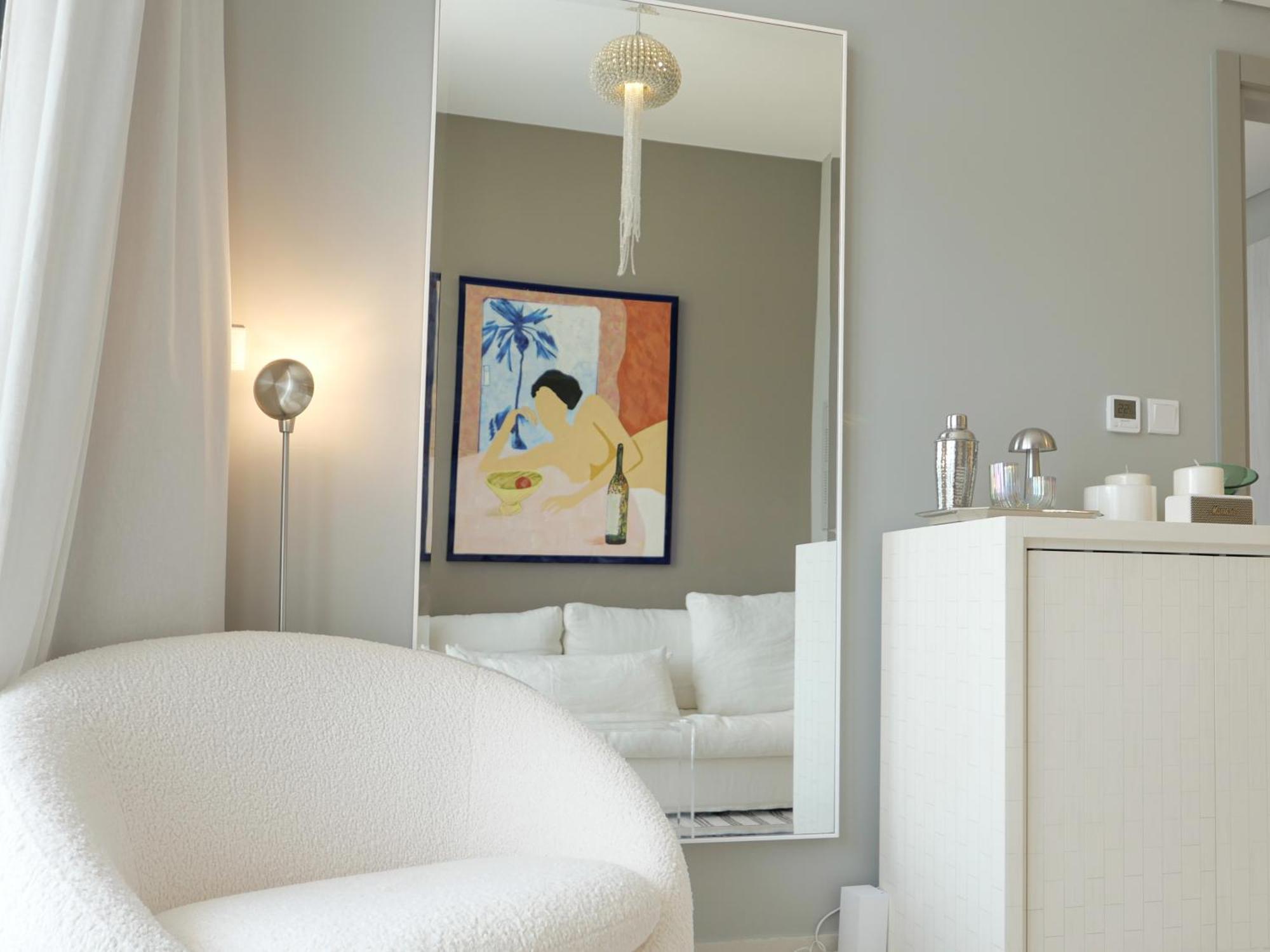 Designed Burj Khalifa View 1br Apartment