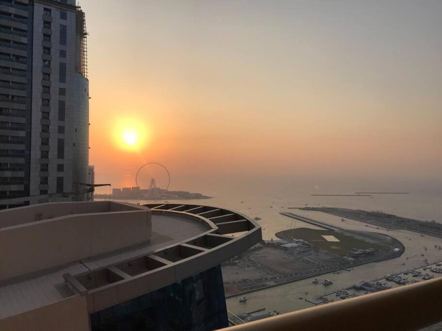 Apartment Ocean Views In Heart Of Marina -new, Special Offer *