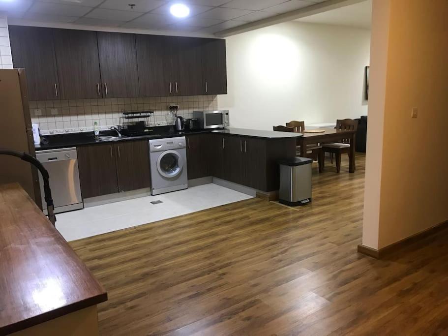 Apartment Ocean Views In Heart Of Marina -new, Special Offer