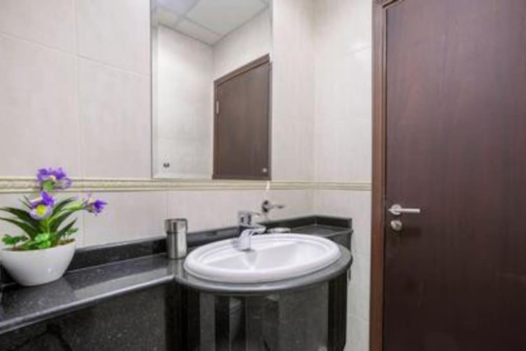 Apartment Ocean Views In Heart Of Marina -new, Special Offer *