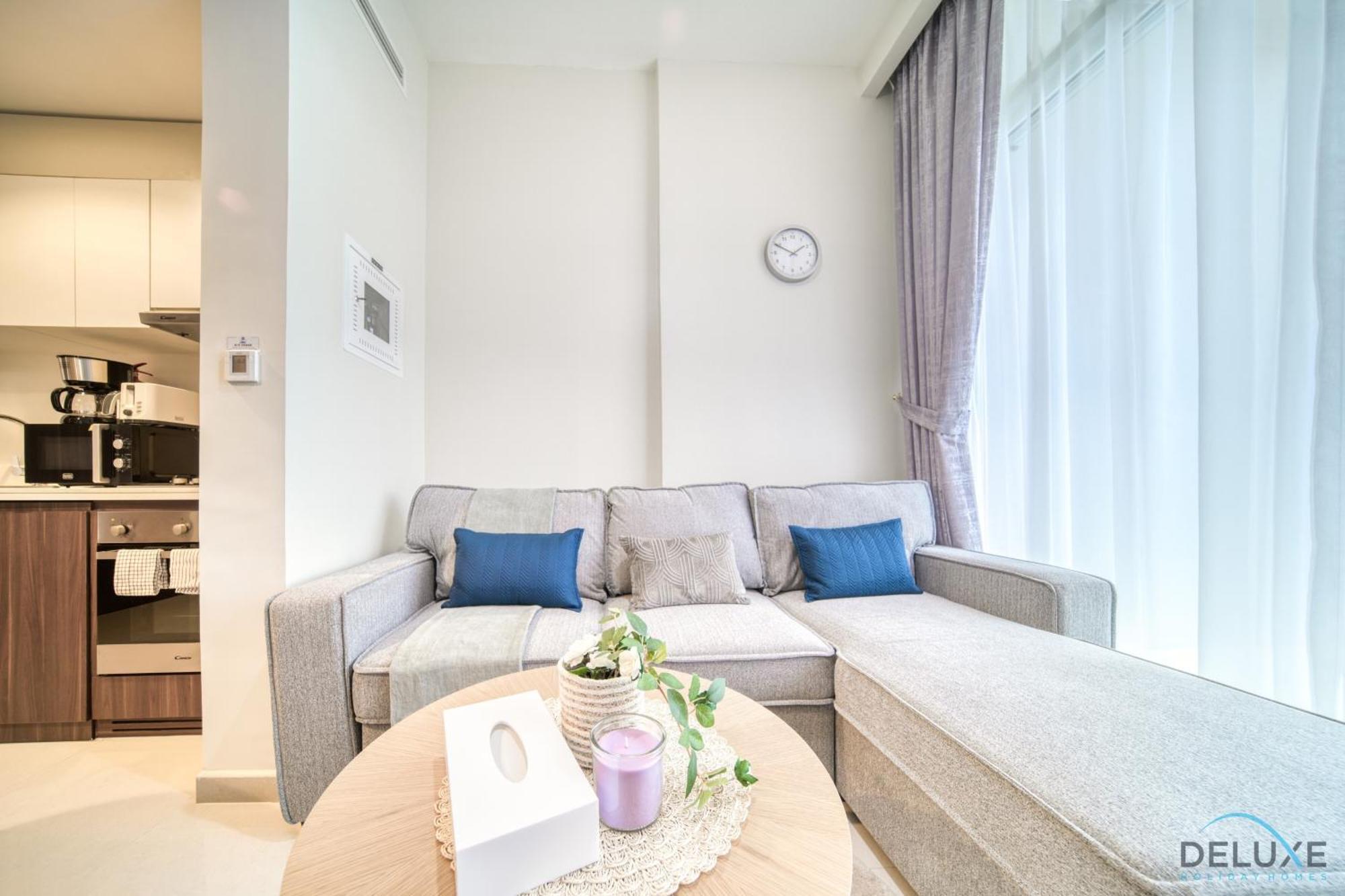 Apartment Exclusive Deal, Chic 1br At A Special Price By Deluxe Homes Dubai