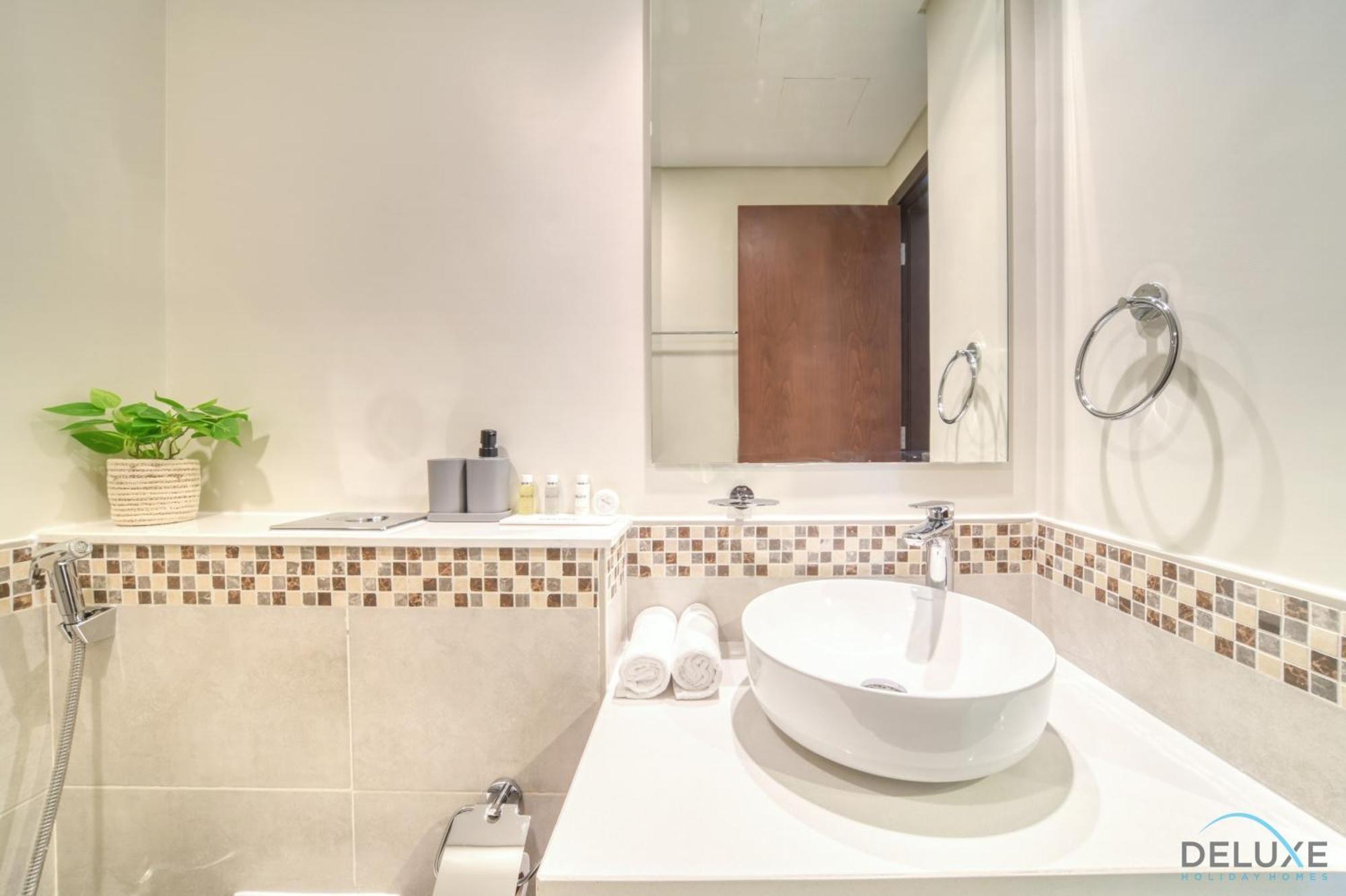 Exclusive Deal, Chic 1br At A Special Price By Deluxe Homes Dubai