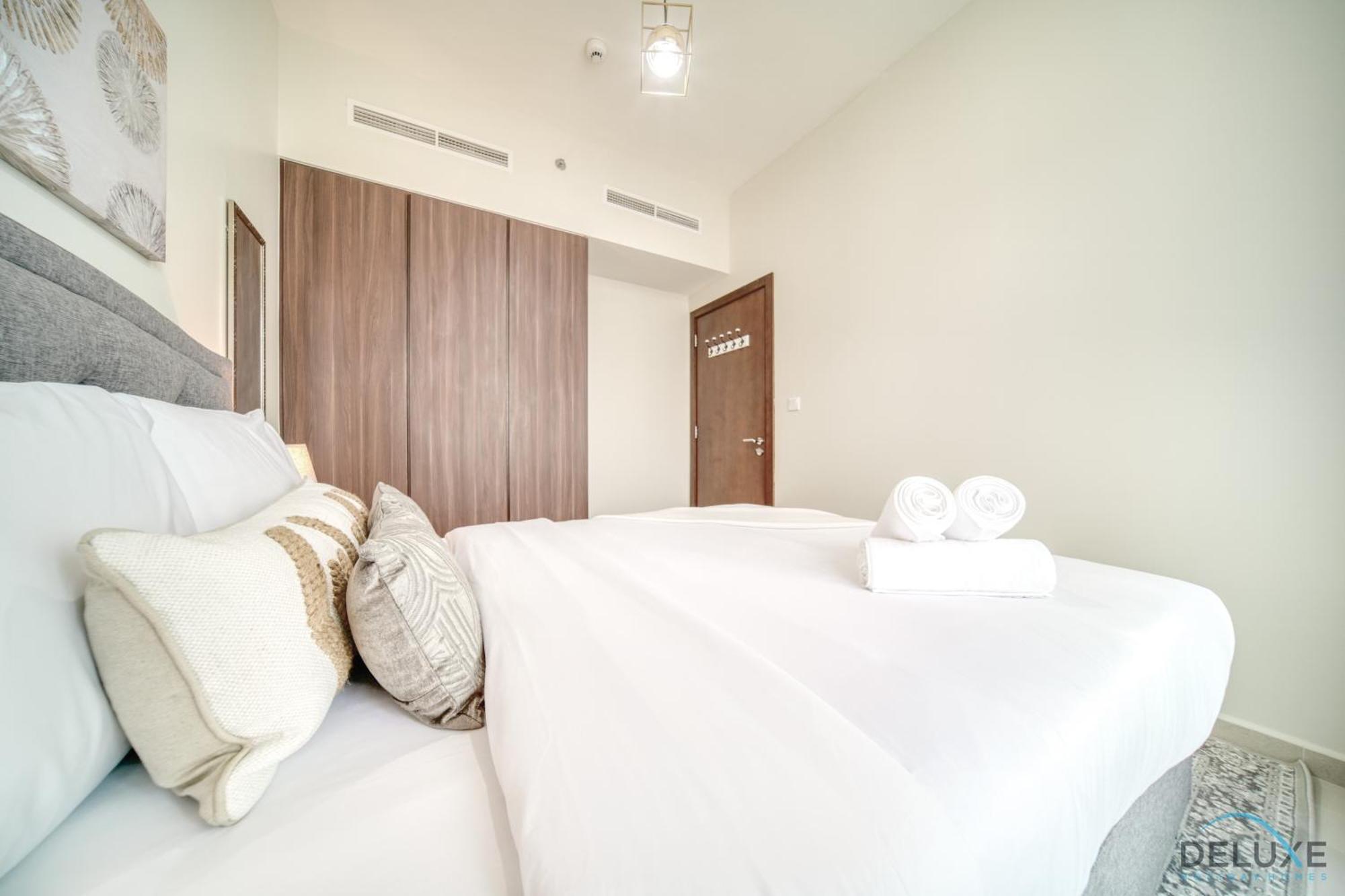 Exclusive Deal, Chic 1br At A Special Price By Deluxe Homes Dubai