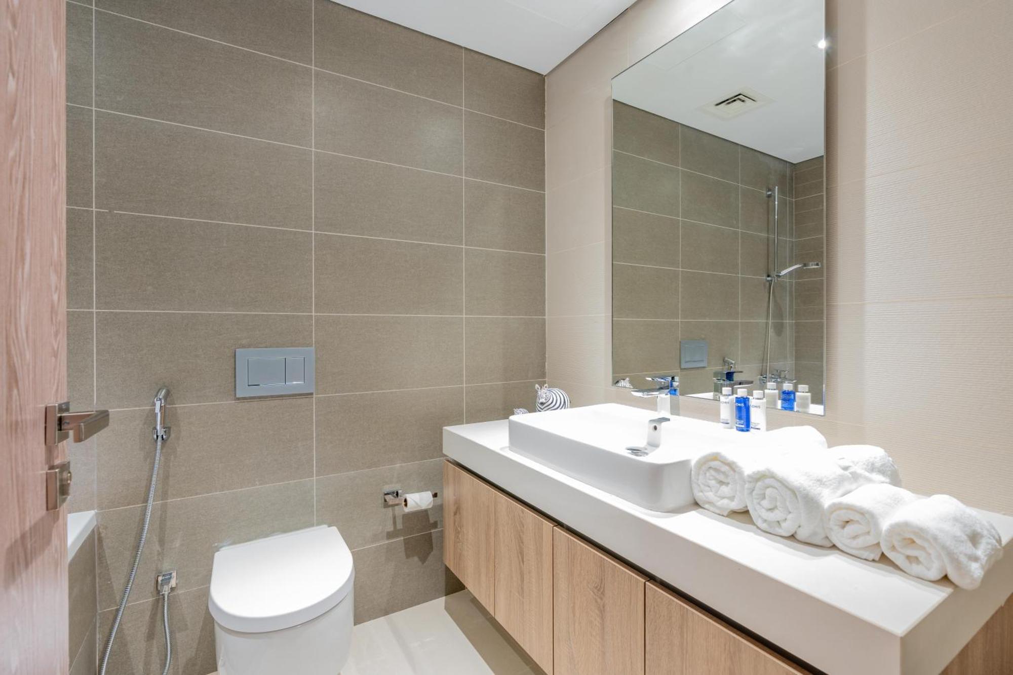 Liv - Luxury 2br - Marina View - Marina Walk Apartment