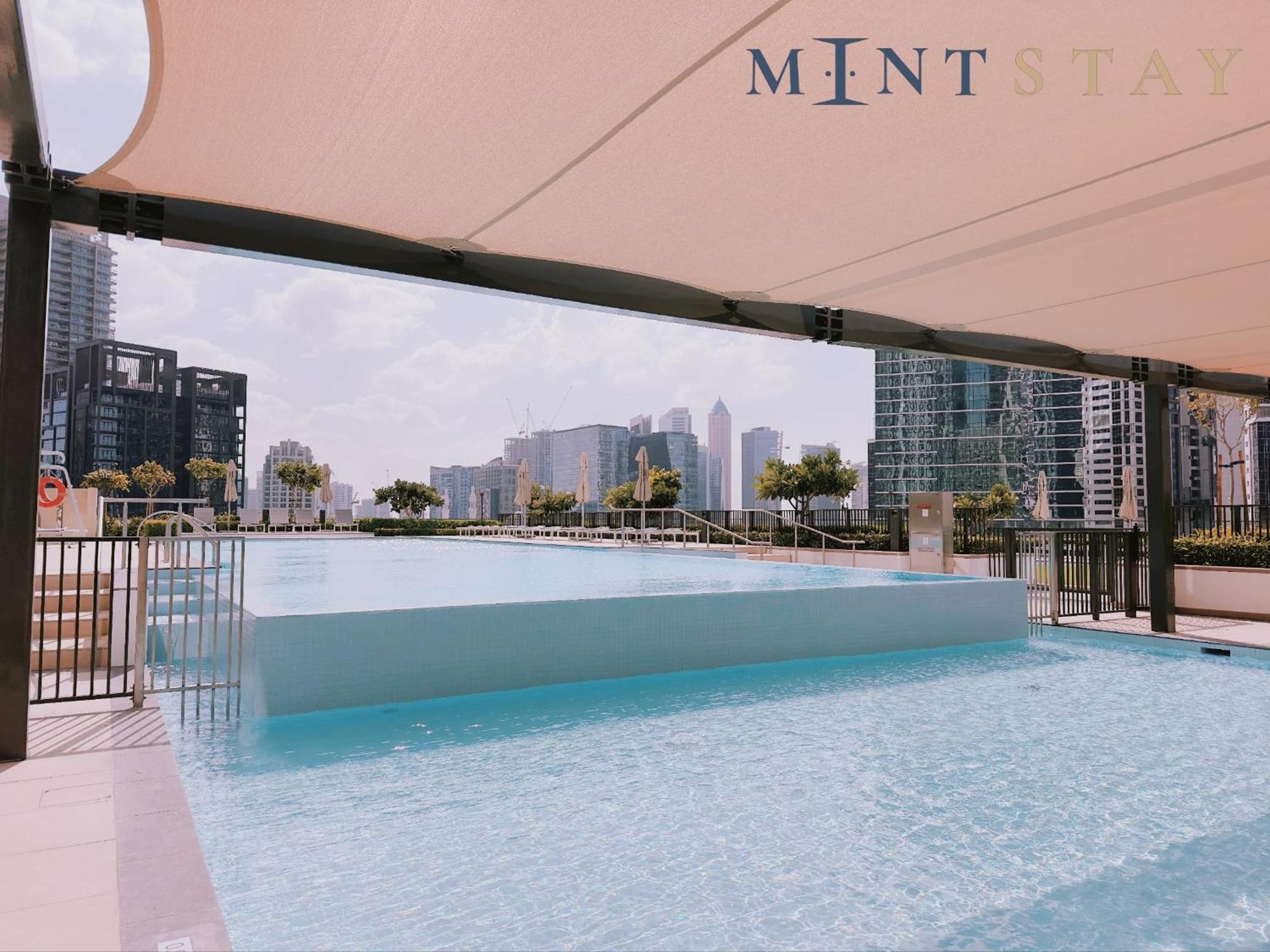 Burj Crown , Downtown - Mint Dubai
