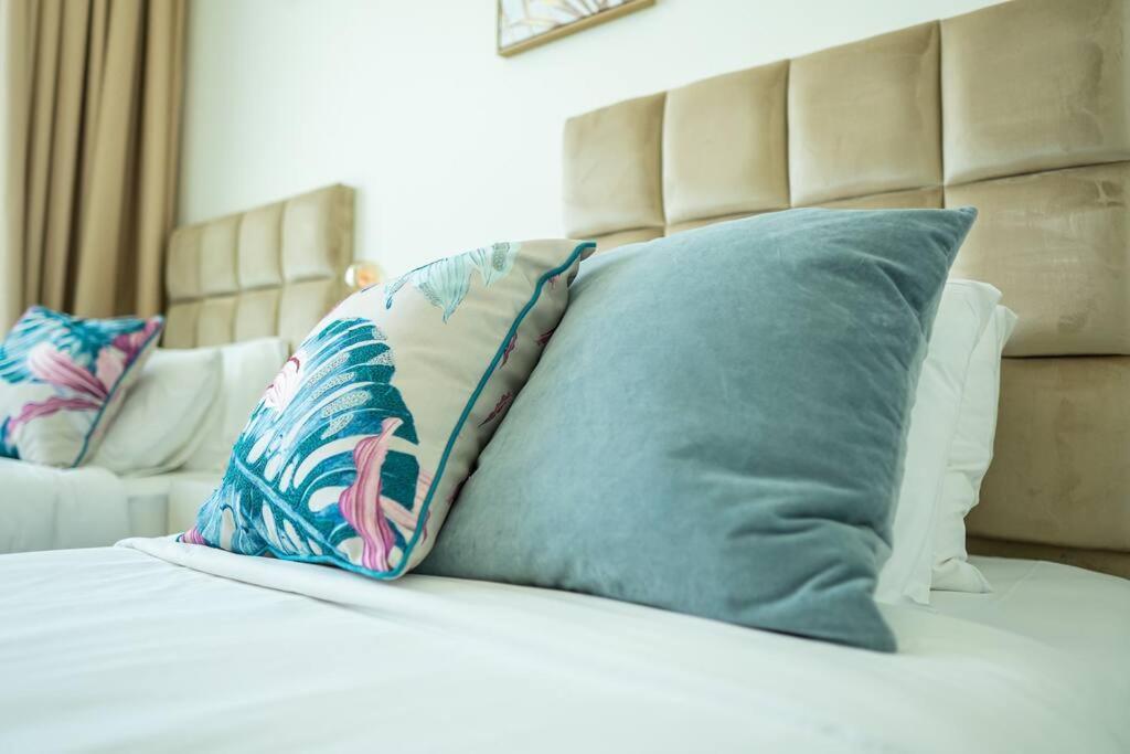 Veluxa - Luxe Vista 2 Bed Apartment