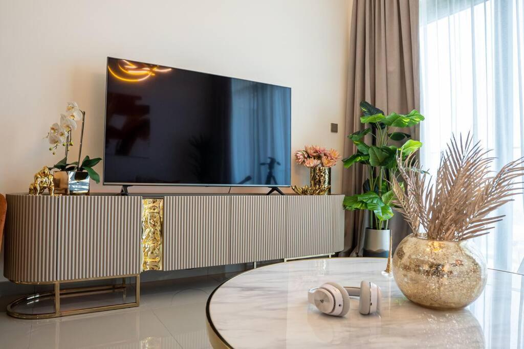 Veluxa - Luxe Vista 2 Bed Apartment *