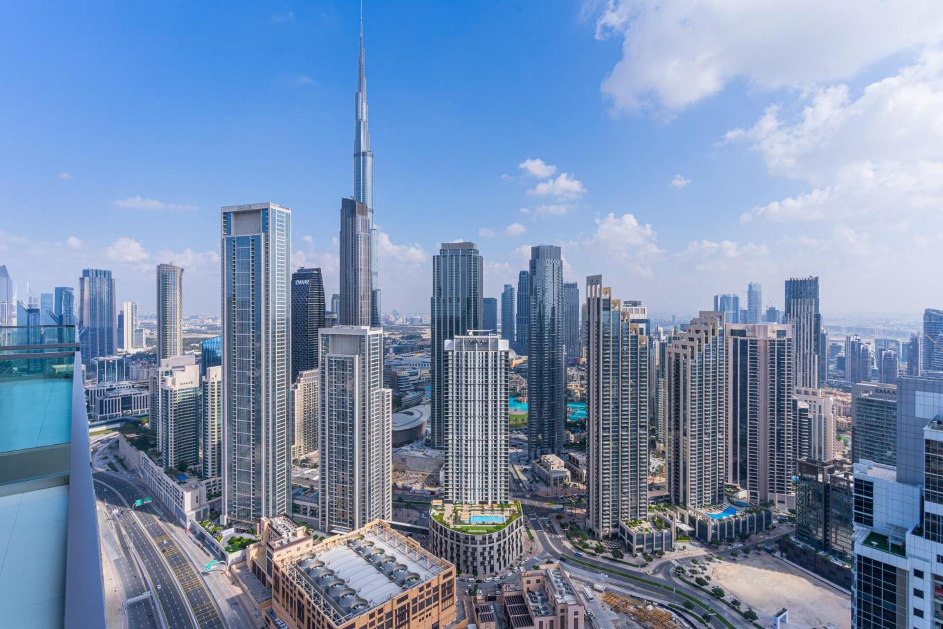 Apartment Centre I Infinity Pool I Licensed Bar Dubai