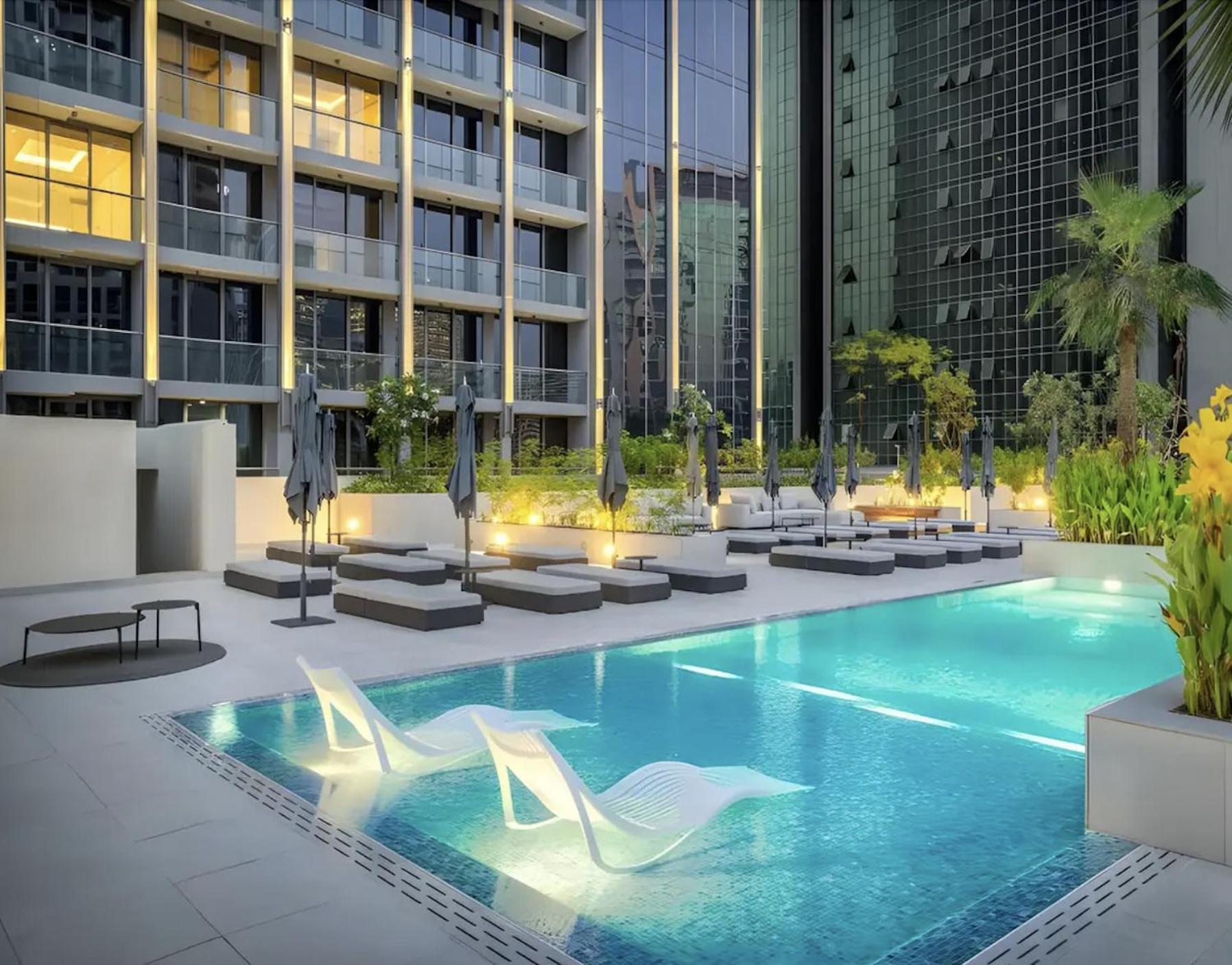 Canal-view Serenity: Modern In Sterling Apartment Dubai