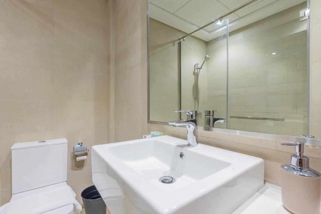 2bdr 12min From Downtown Apartment