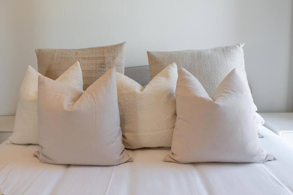 2bdr 12min From Downtown * Dubai