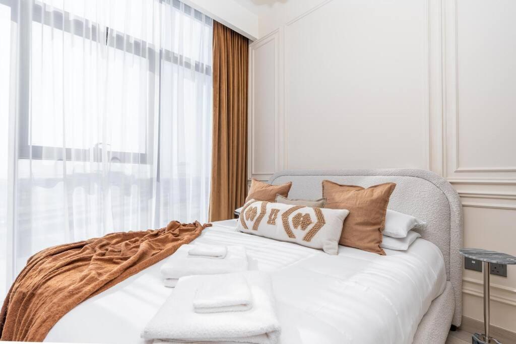 2bdr 12min From Downtown * Dubai