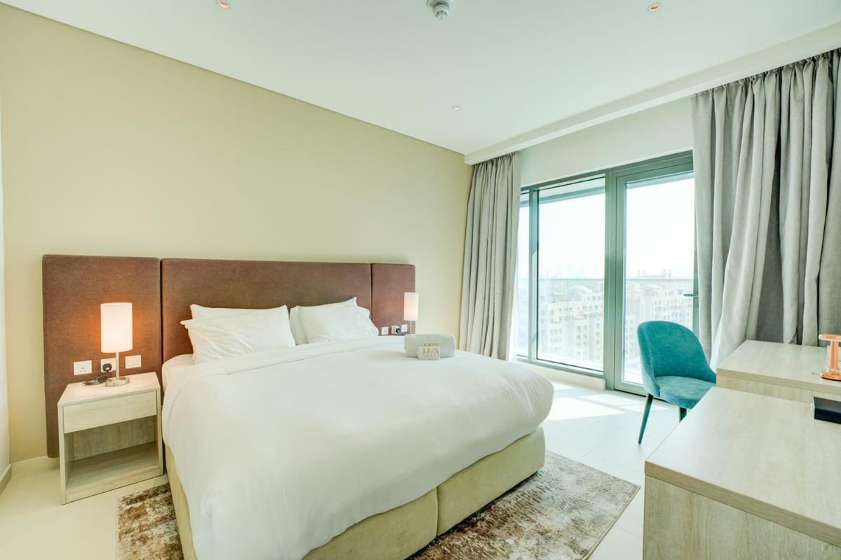 Seven Palm 1 Bed With Rooftop Infinity Pool Apartment Dubai