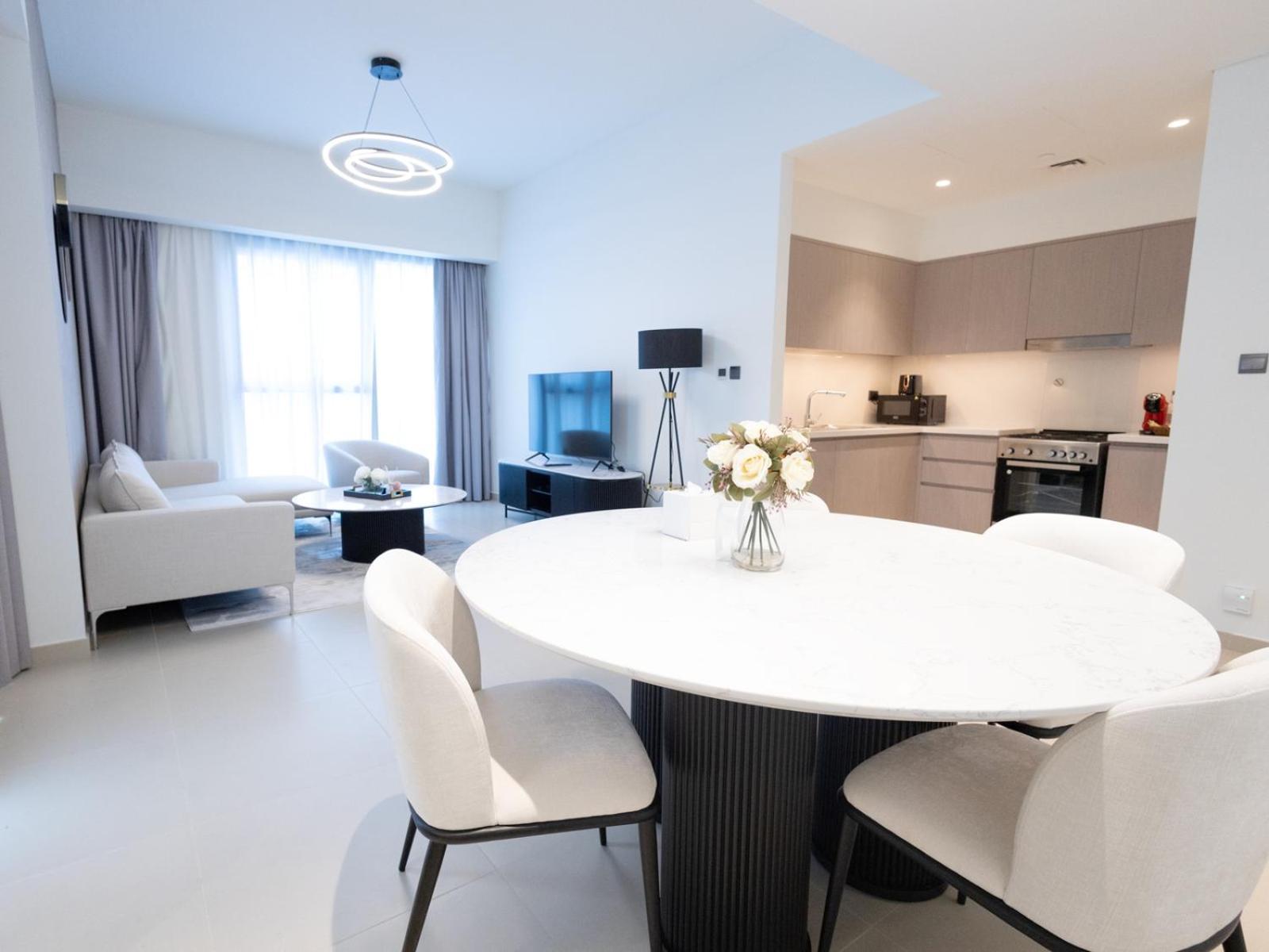 Apartment Mh - Burj View - Act Tower -2br - Ref401 *