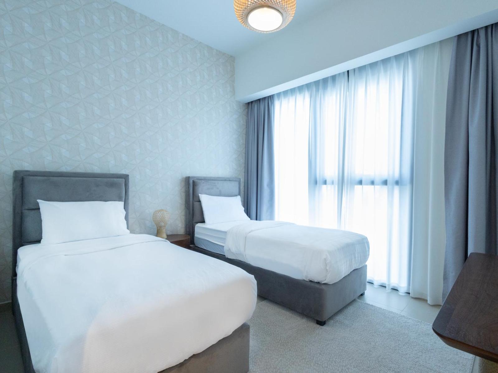 Mh - Burj View - Act Tower -2br - Ref401 *