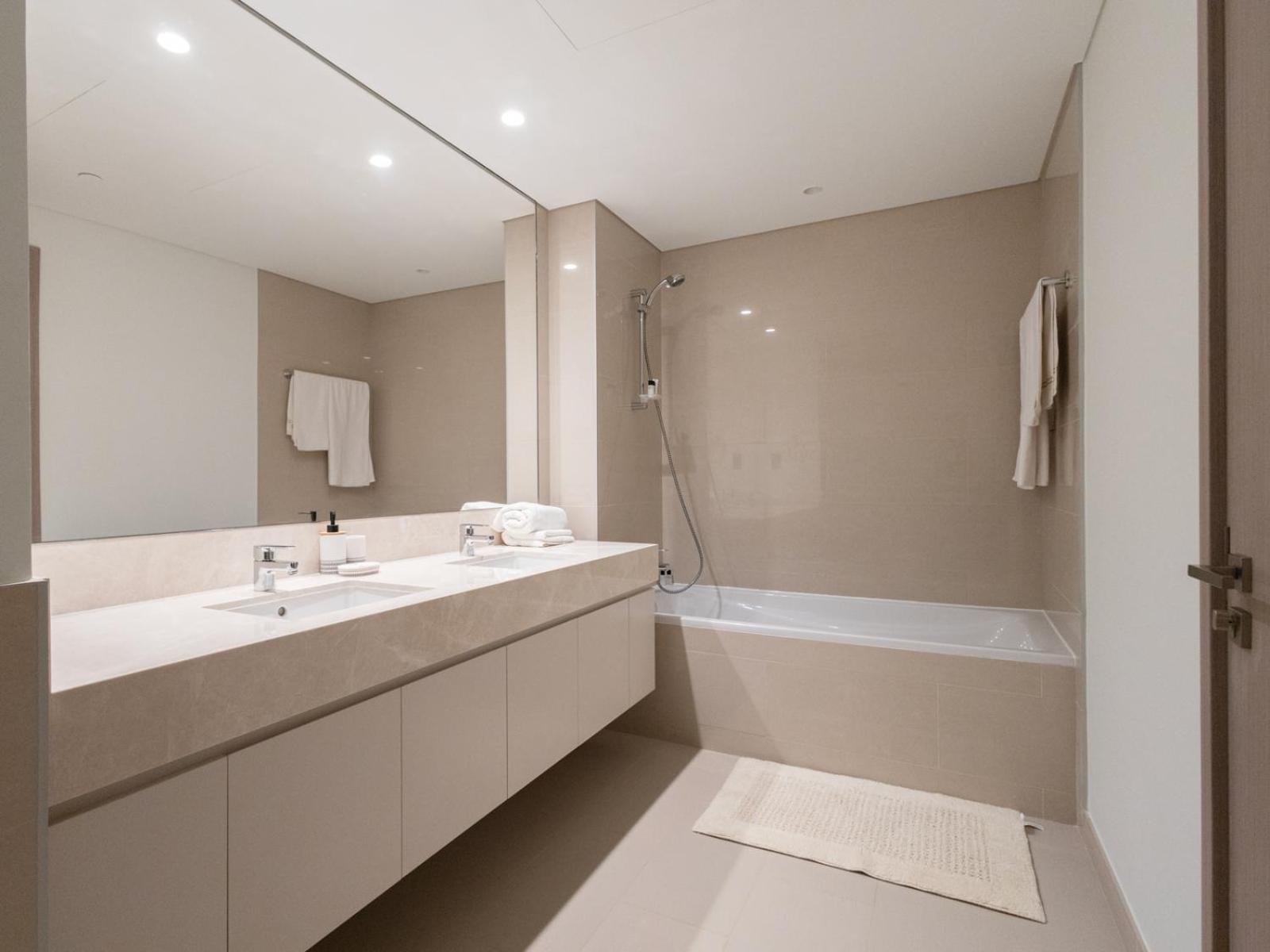 Mh - Burj View - Act Tower -2br - Ref401 Apartment *