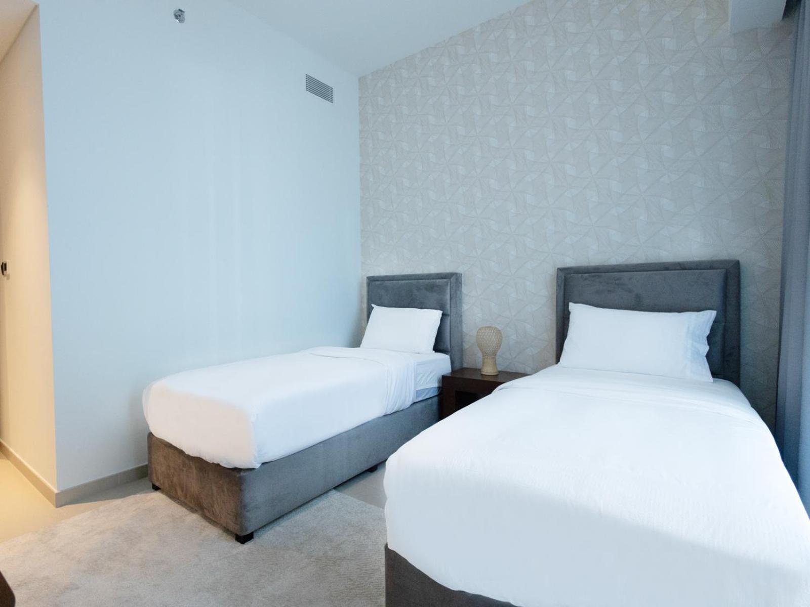 Apartment Mh - Burj View - Act Tower -2br - Ref401 Dubai