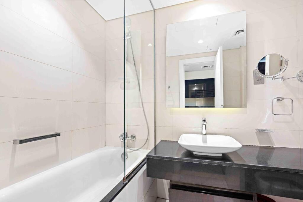 Apartment Quality Modern Damac Majestine Near Mall Dubai