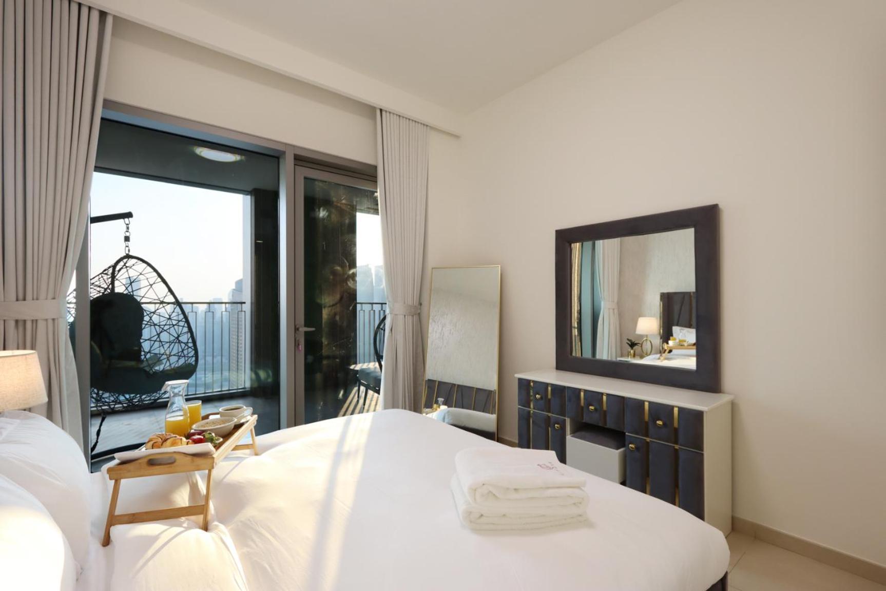 Livbnb - Elegant 3+1 W/ Burj View, Near Mall Apartment Dubai