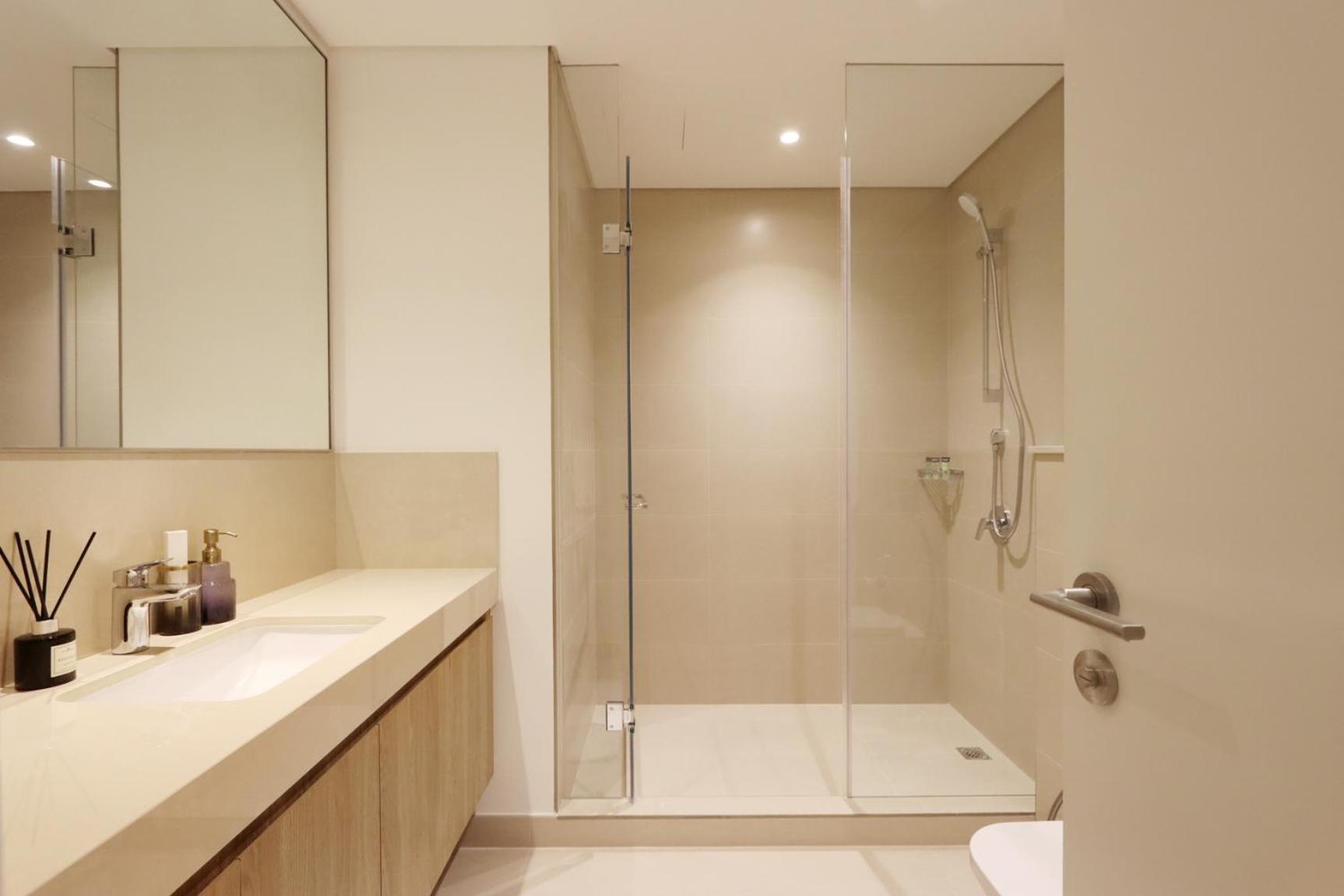 Livbnb - Elegant 3+1 W/ Burj View, Near Mall *