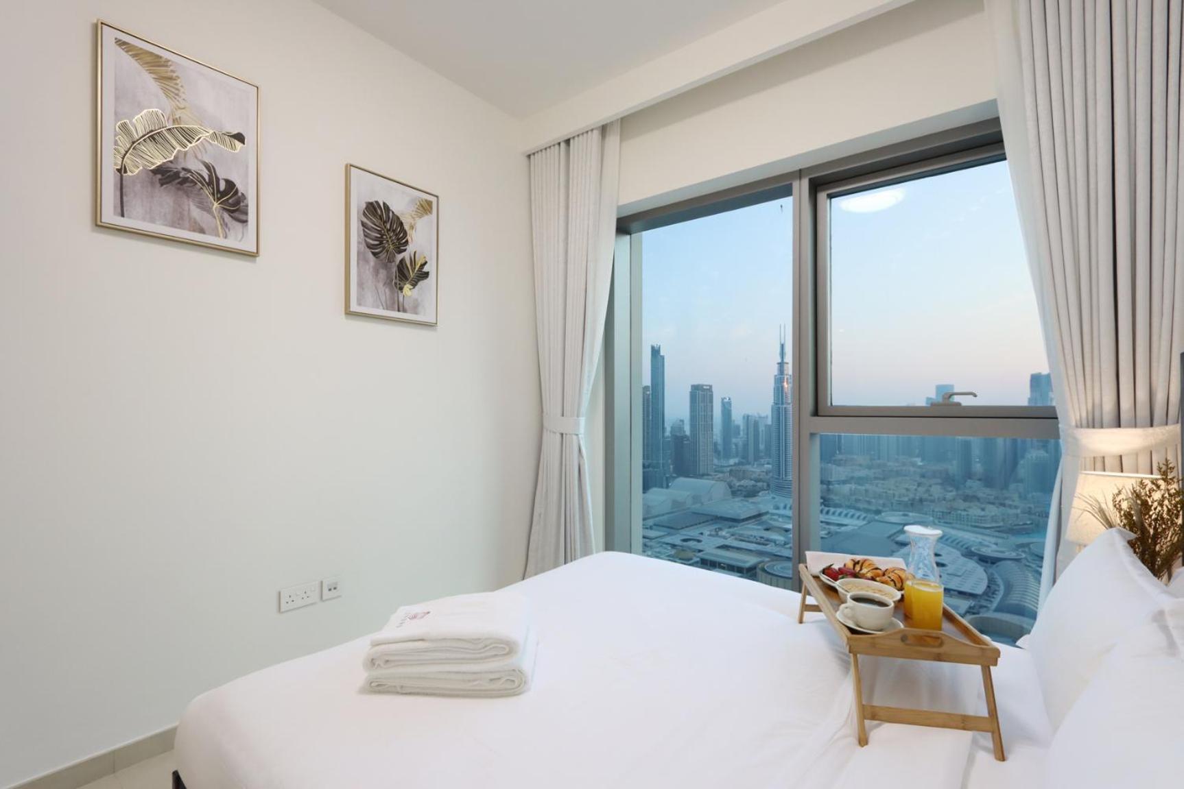 Livbnb - Elegant 3+1 W/ Burj View, Near Mall