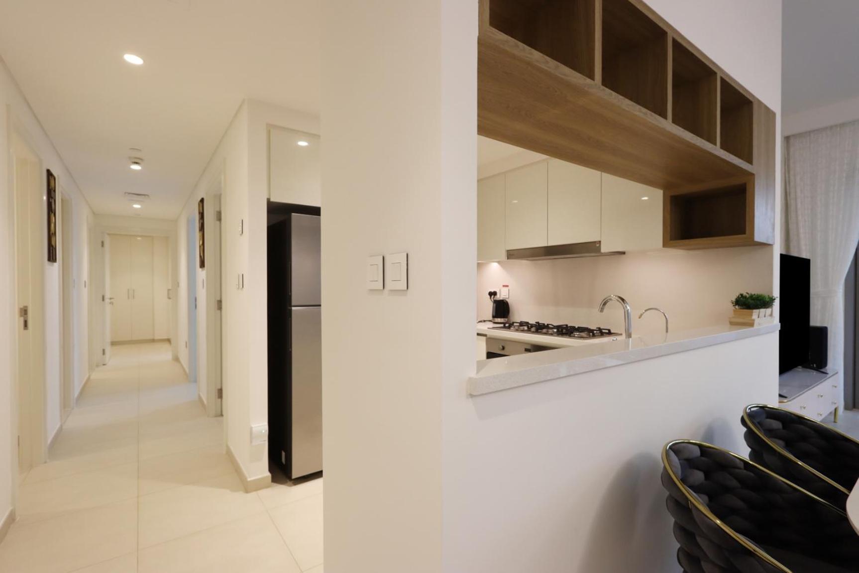 Livbnb - Elegant 3+1 W/ Burj View, Near Mall Apartment