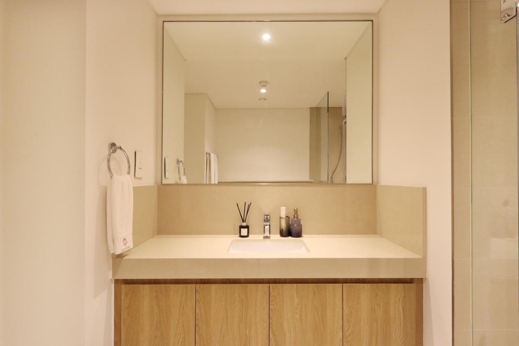 Apartment Livbnb - Elegant 3+1 W/ Burj View, Near Mall *