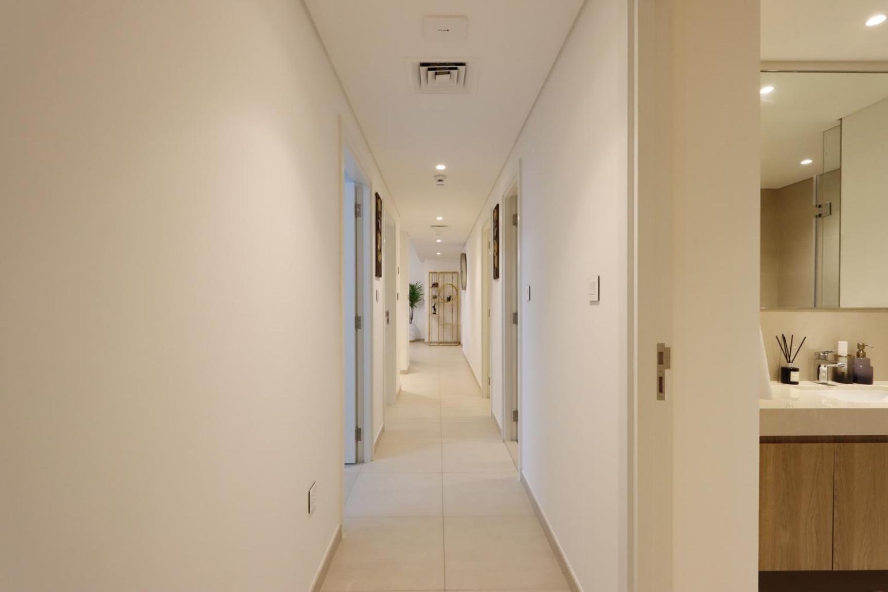 Livbnb - Elegant 3+1 W/ Burj View, Near Mall Apartment Dubai