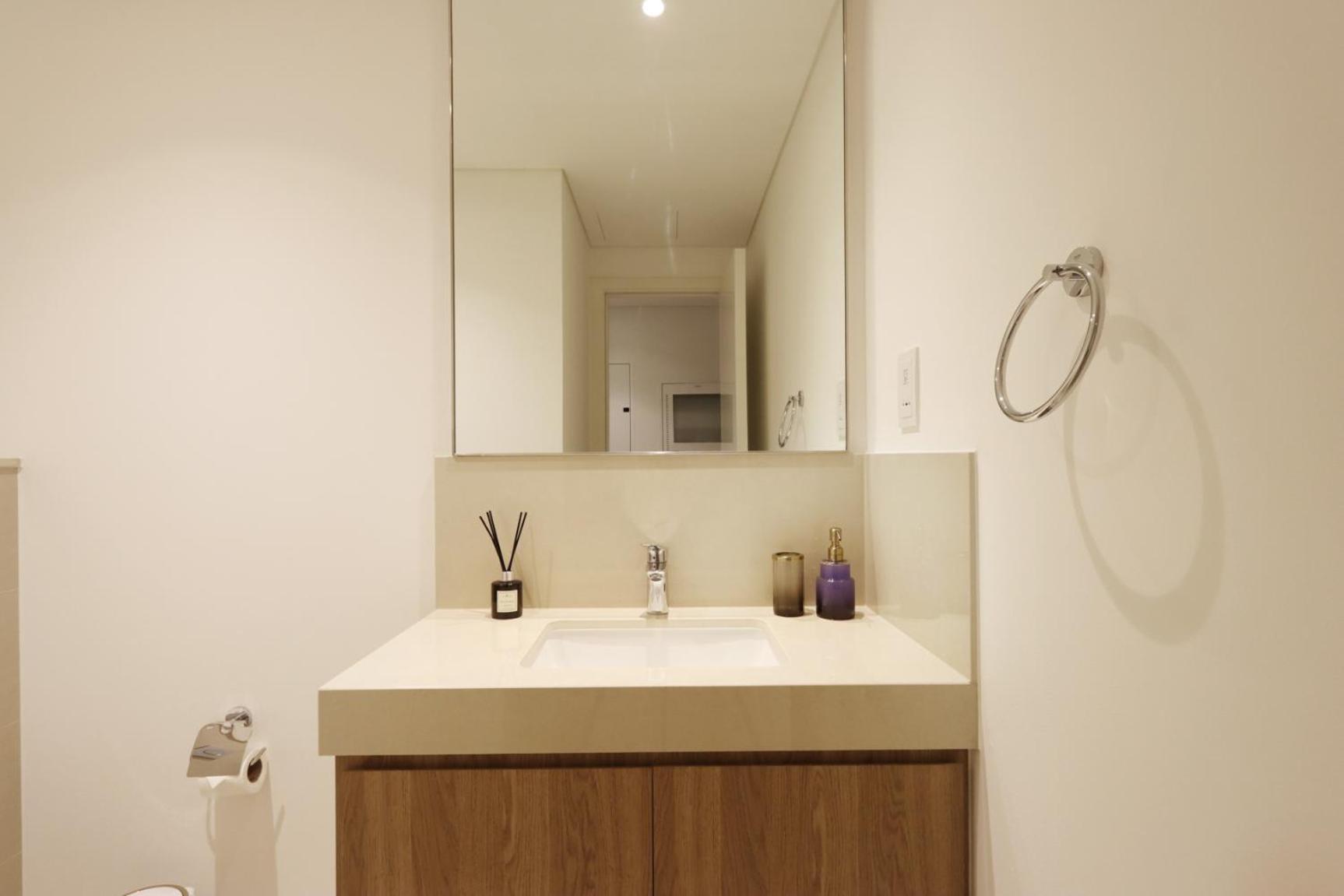 Livbnb - Elegant 3+1 W/ Burj View, Near Mall *