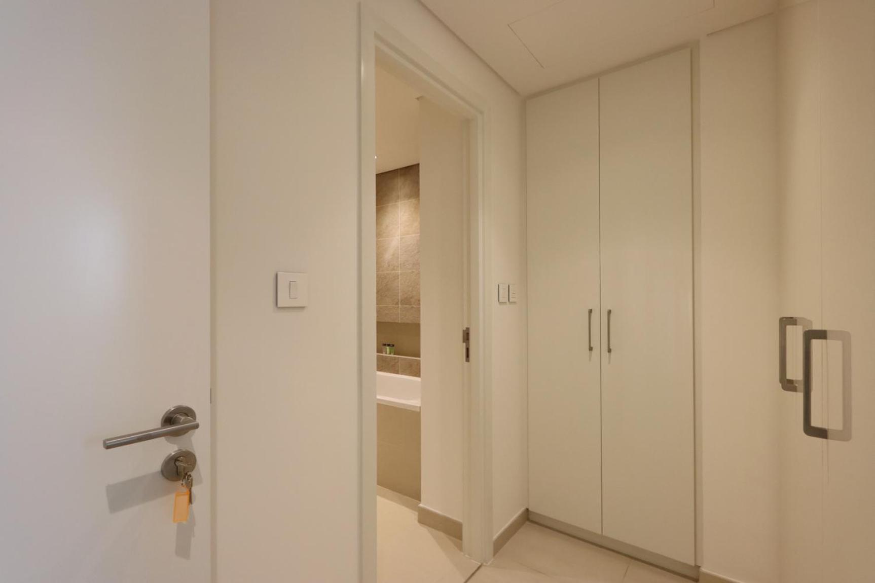 Livbnb - Elegant 3+1 W/ Burj View, Near Mall