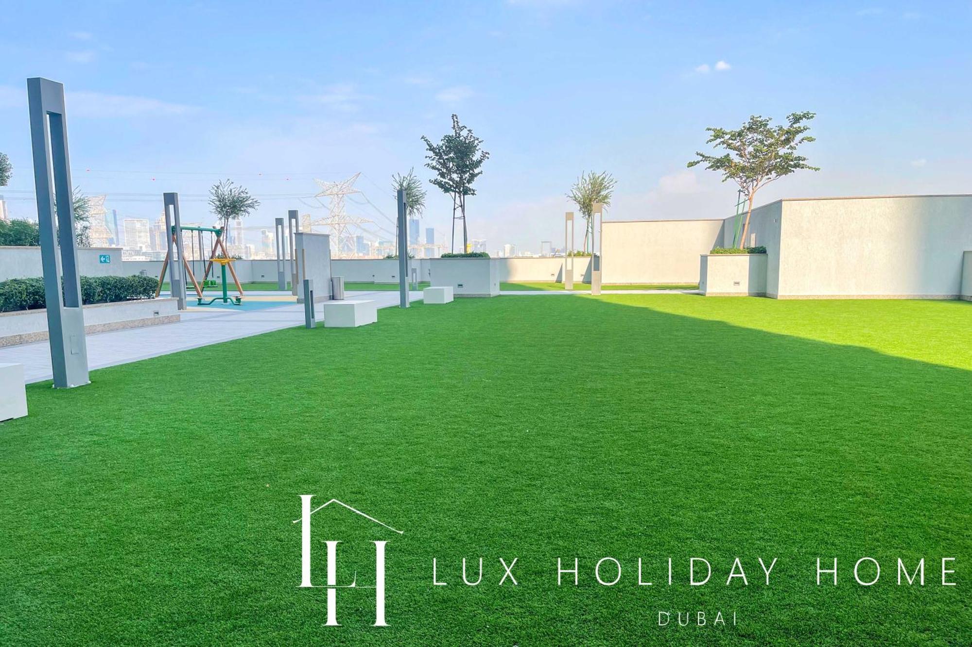 Lux The Executive Sobha 3 Apartment *