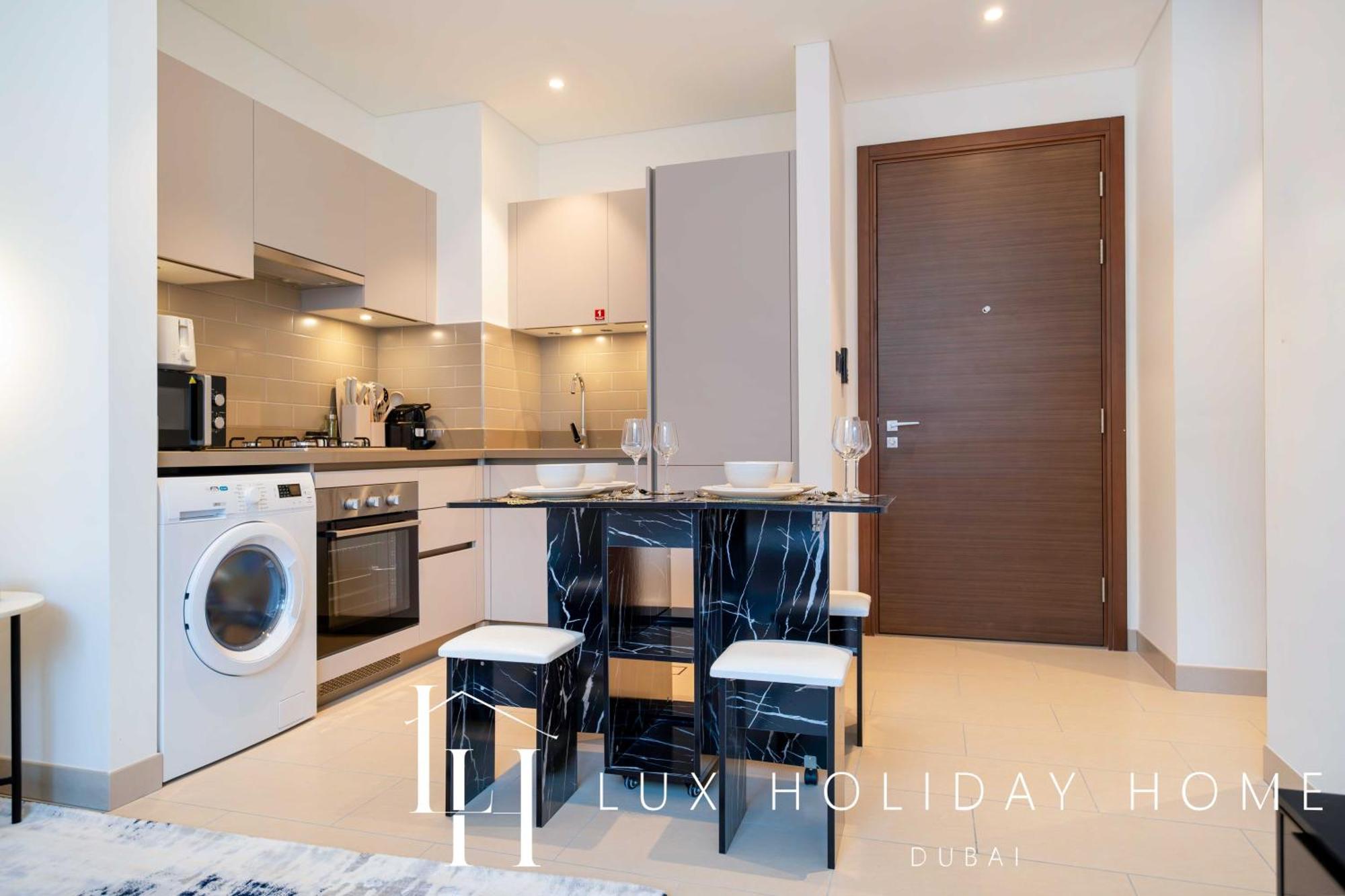 Lux The Executive Sobha 3 *