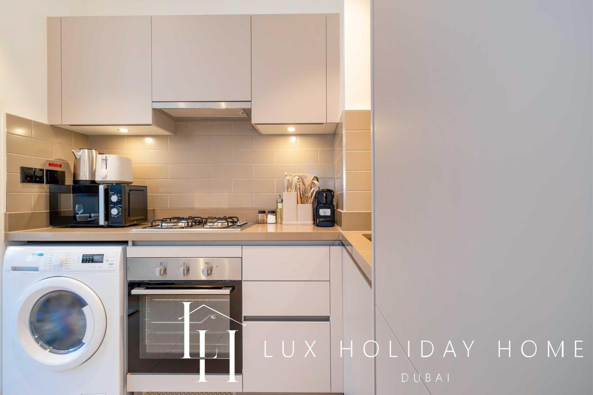 Lux The Executive Sobha 3 *