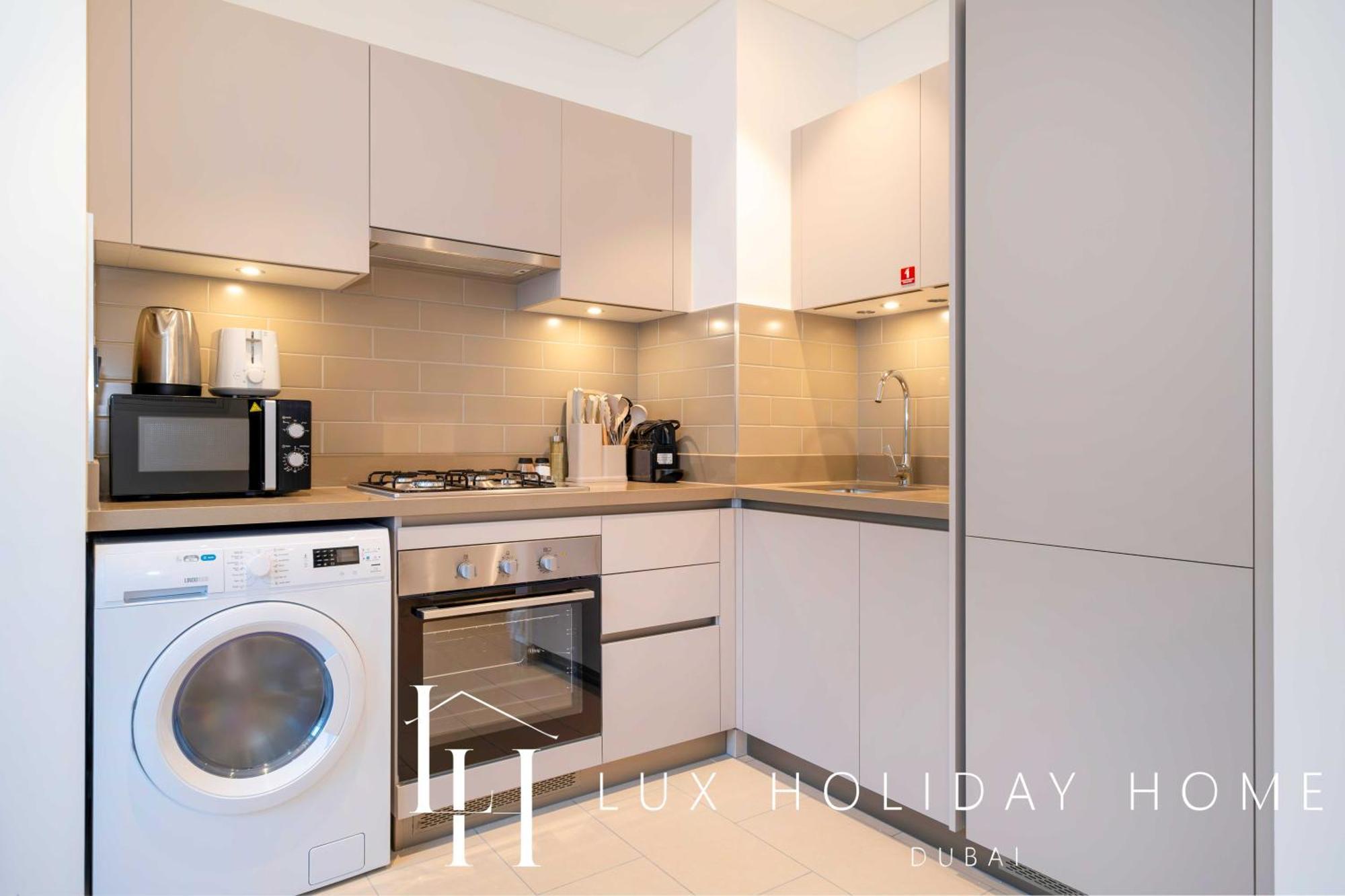 Lux The Executive Sobha 3 *
