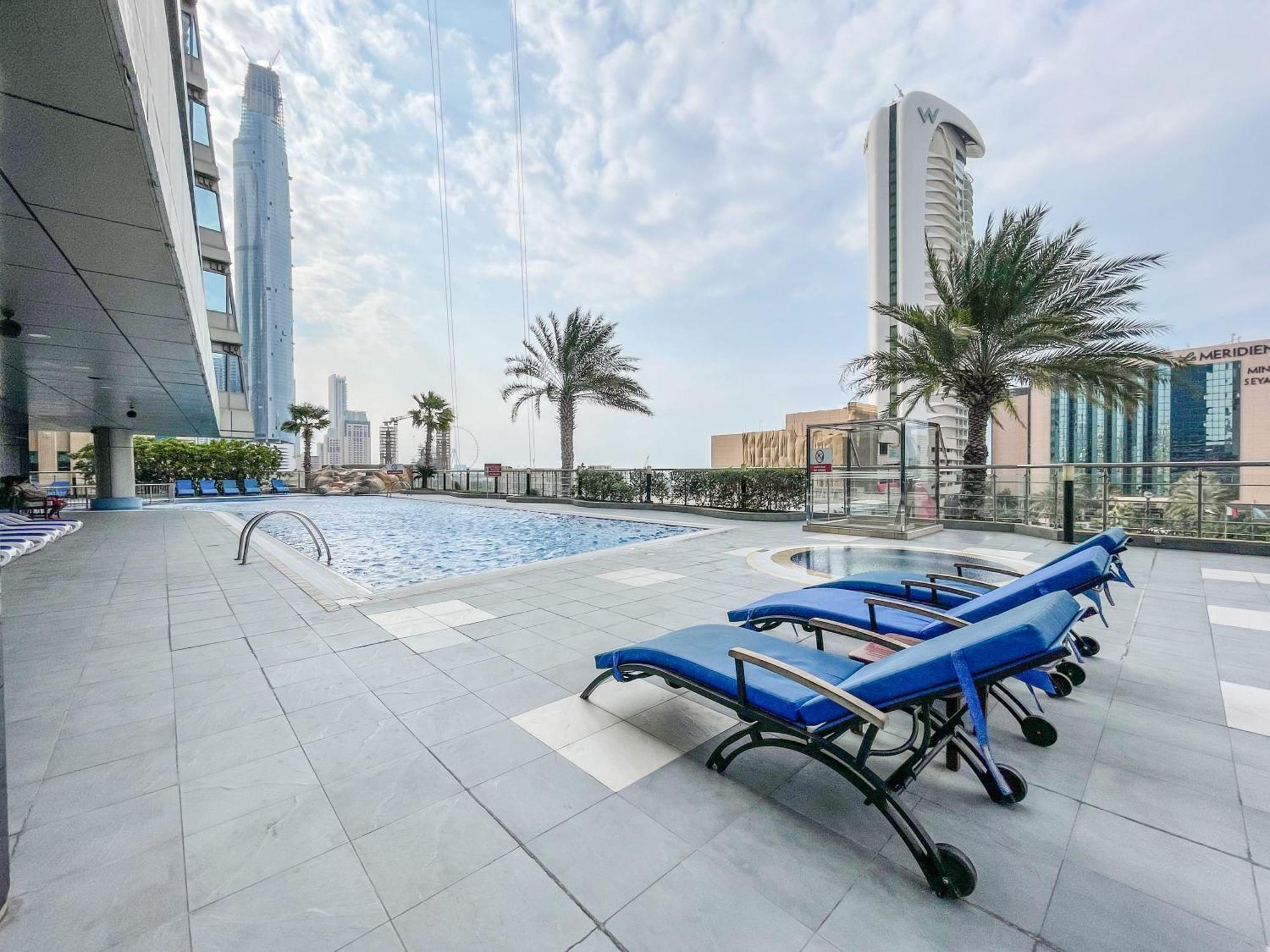 Frank Porter - Ocean Heights Apartment Dubai