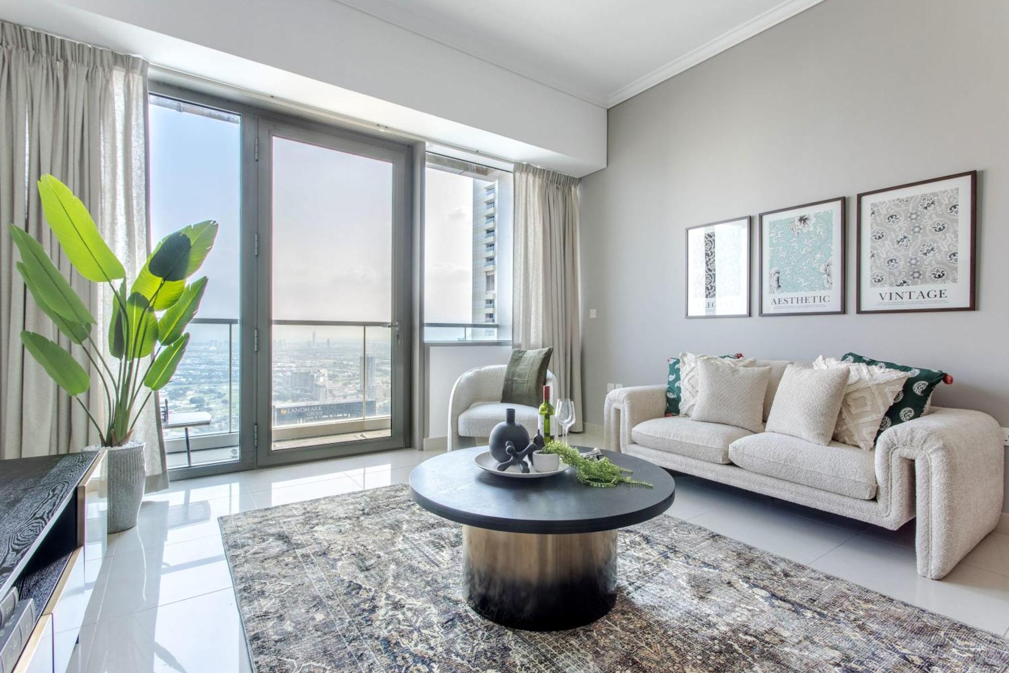 Frank Porter - Ocean Heights Apartment Dubai