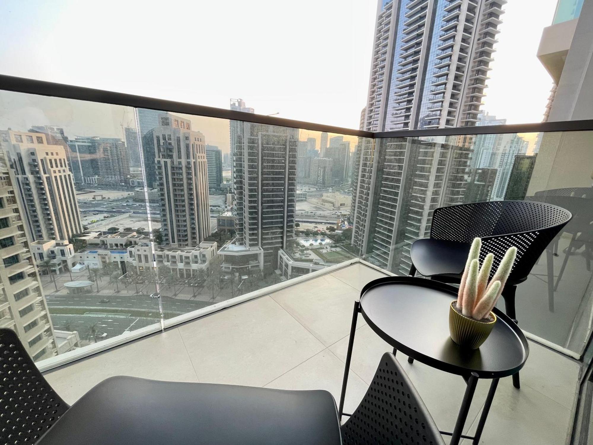 Apartment Chic Lux 2br I High Floor L By Burj Khalifa & Mall I Pool L Gym Dubai
