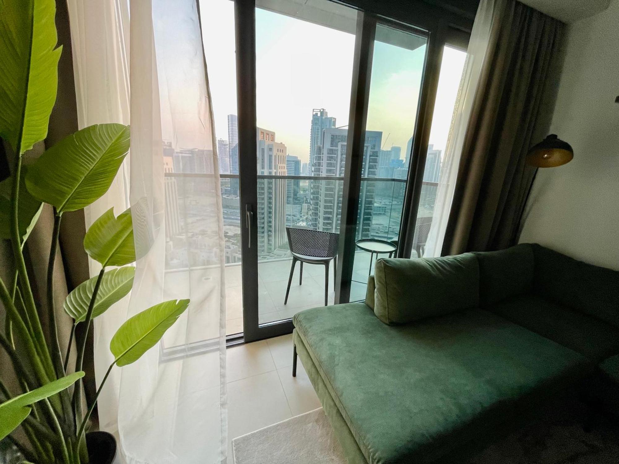 Apartment Chic Lux 2br I High Floor L By Burj Khalifa & Mall I Pool L Gym Dubai