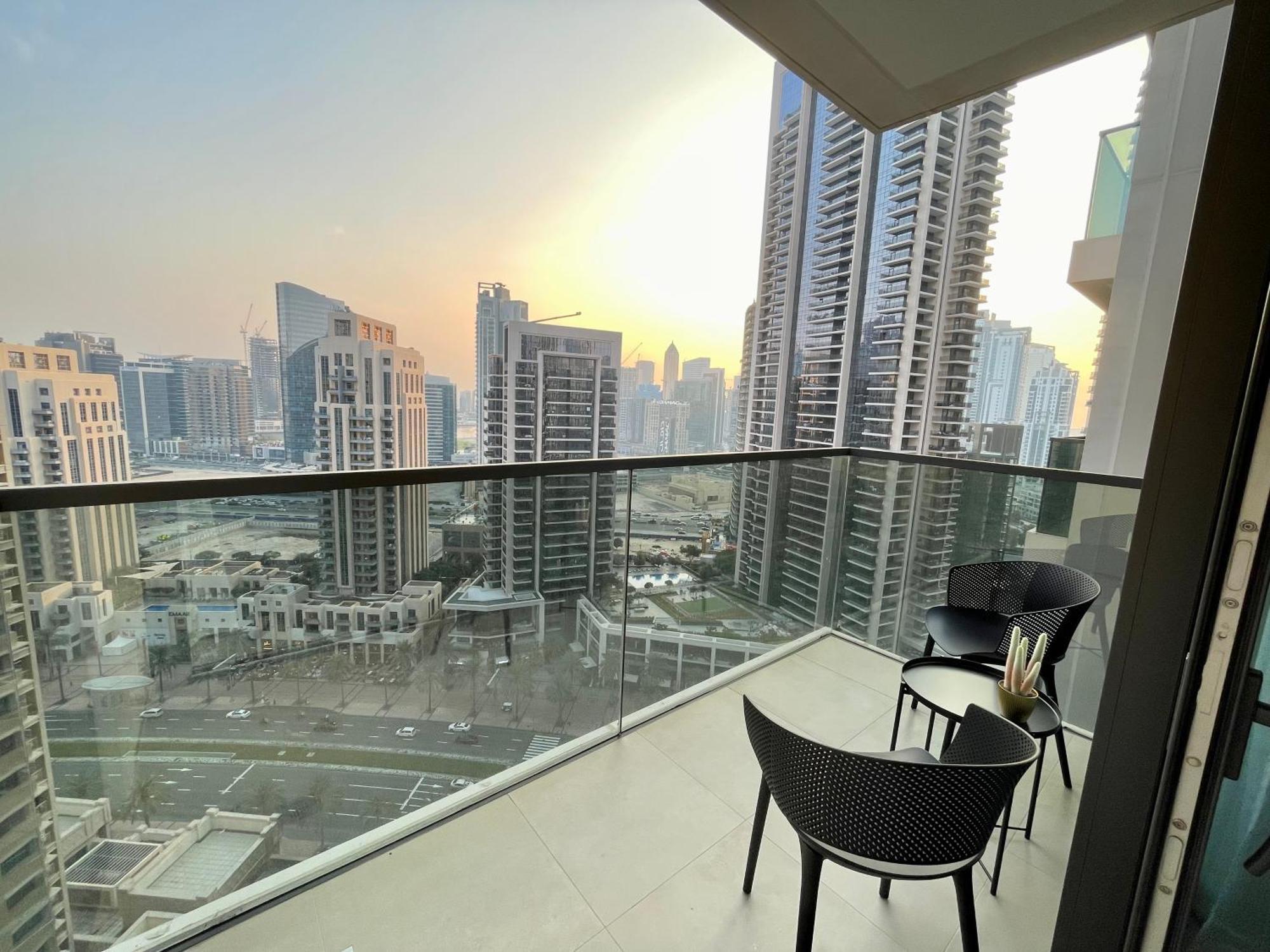 Chic Lux 2br I High Floor L By Burj Khalifa & Mall I Pool L Gym * Dubai
