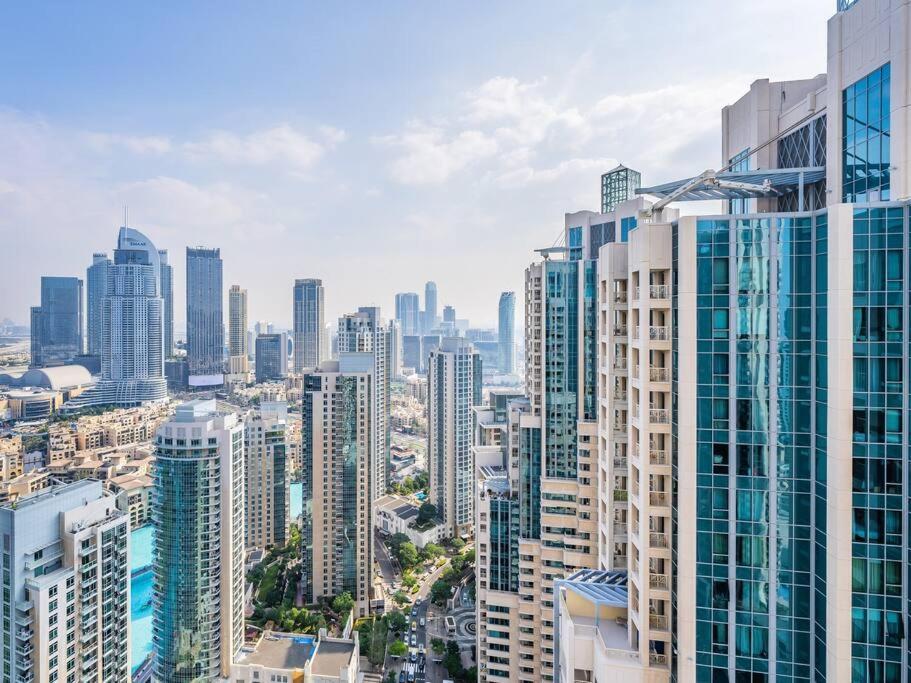 Charming Skyline View From Fancy Downtown Apartment Dubai