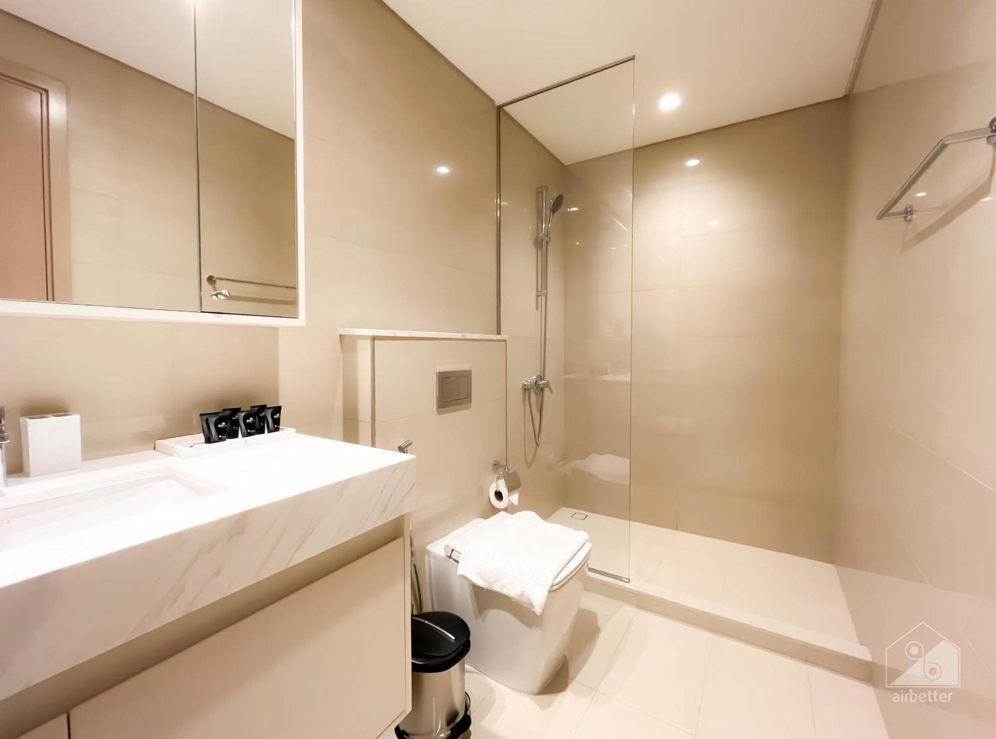Burj Royale Luxury 1b Balcony & View Downtown Apartment Dubai